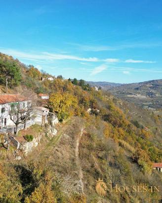Rustico / Casale di 300 m² con più di 5 locali e b