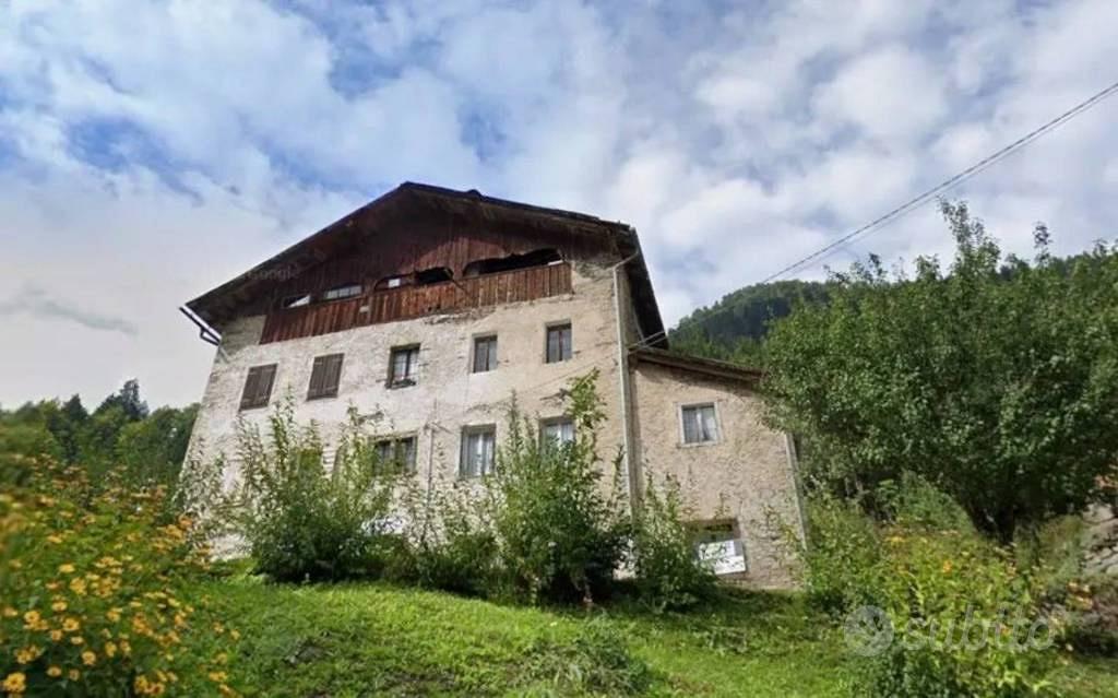 Immobile in asta di 193 m² con più di 5 locali a C - Vista 4