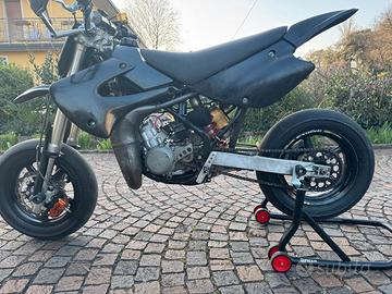 Kawasaki 85 con cilindro 100 pitbike motardino 