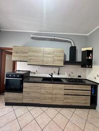 Cucina completa con elettrodomestici (Indesit)