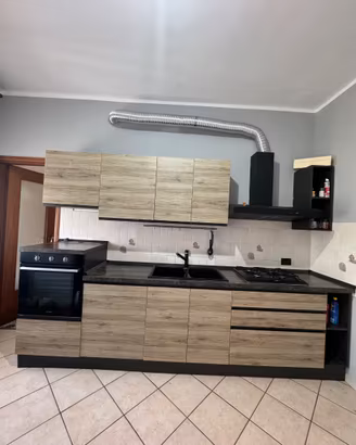 Cucina completa con elettrodomestici (Indesit)