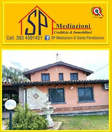 Villa con Piscina ed area Verde