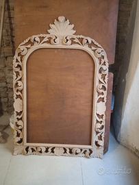 stock di cornici grezze intagliate a mano