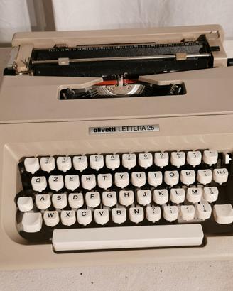Macchina da scrivere Olivetti Lettera 25