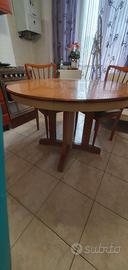 Tavolo rotondo con 4 sedie
