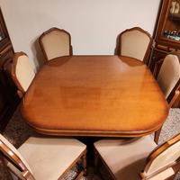 Tavolo apribile con sedie 