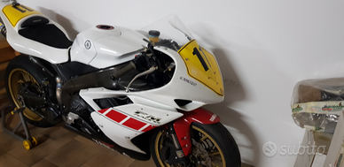 Yamaha R1 superstock