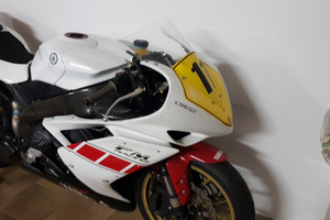 Yamaha R1 superstock