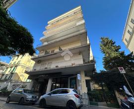 3 LOCALI A NAPOLI