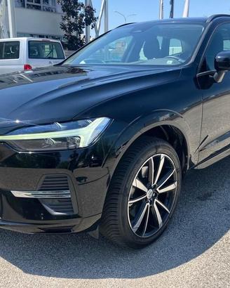 Volvo XC60 2.0 B4 Momentum auto