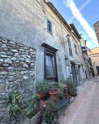 Casa indipendente di 70 m² con 3 locali a Toirano