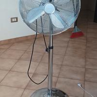 ventilatore a piantana in metallo 