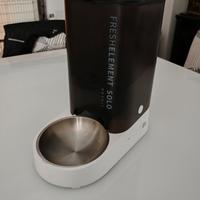 distributore cibo per cani e gatti