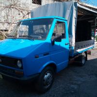 Autocarro iveco daily 35-8 centinato