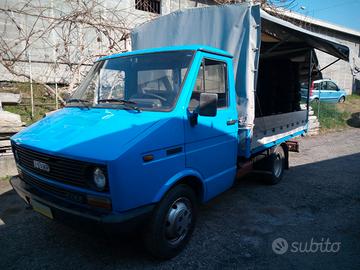 Autocarro iveco daily 35-8 centinato