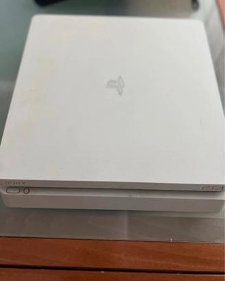 PS4 slim bianca 500GB + controller + 8 giochi