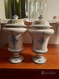 Coppia vasi da farmacia in ceramica di Castelli