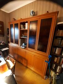Libreria in legno chiaro