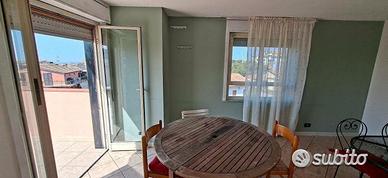 Appartamento con terrazzo, locali accessori e pos