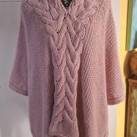 Poncho in lana con cappuccio