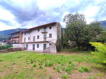 Affascinante rustico circondato dal verde
