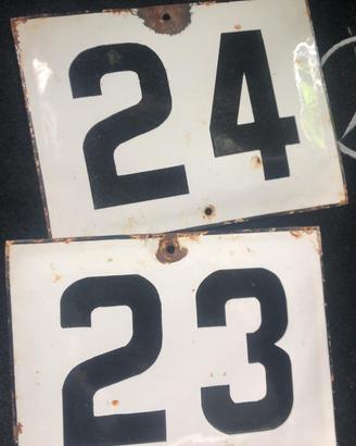 Numeri civici smaltati