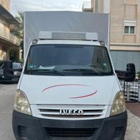 Furgone centinato iveco daily