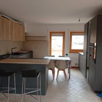 Appartamento nuovo su 2 livelli arredato