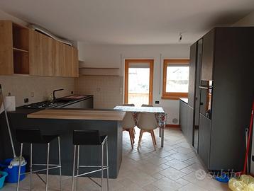 Appartamento nuovo su 2 livelli arredato