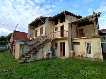 Rustico / Casale di 150 m² con più di 5 locali a G