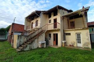Rustico / Casale di 150 m² con più di 5 locali a G