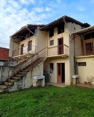 Rustico / Casale di 150 m² con più di 5 locali a G
