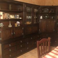 Mobile soggiorno in legno e restaurato di recente