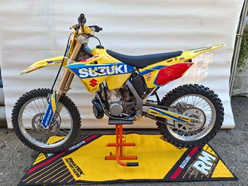 Suzuki RM 250 2t del 2004 COME NUOVO solo 20 ore!