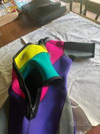 Muta subacquea donna