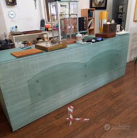 Arredo negozio mobili in legno