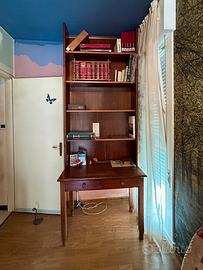Mobile libreria in legno massiccio con scrittoio