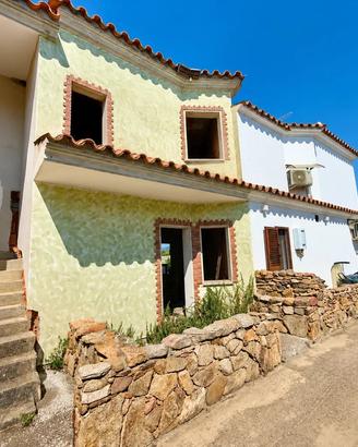 Casa di paese su due livelli immersa nella tranqui