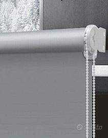 Tenda a rullo bianca nuova