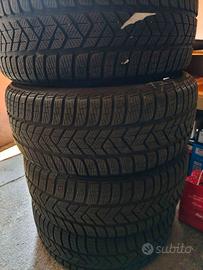 4 Pirelli Sotto Zero 3 225/45/18 95V con 21000 km.
