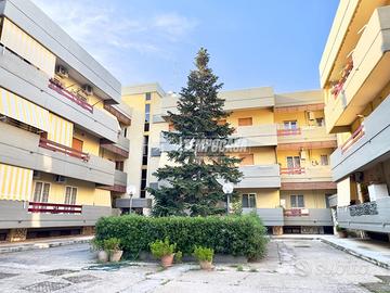 5 LOCALI CON 2 POSTI AUTO E CANTINA