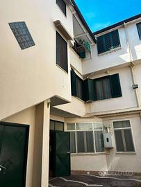 Casa indipendente di 260 m² con 4 locali e box aut