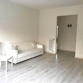 Appartamento con terrazzo completamente arredato
