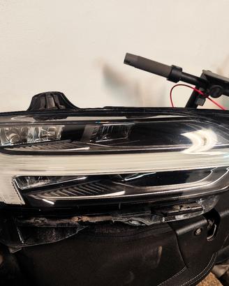 Faro Anteriore Dx Volvo Xc60 2025
