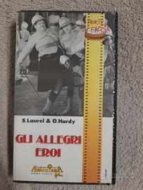 VHS Stanlio e Ollio Film "GLI ALLEGRI EROI"