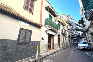 3 LOCALI A NAPOLI