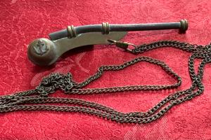 Vecchio fischietto da nostromo