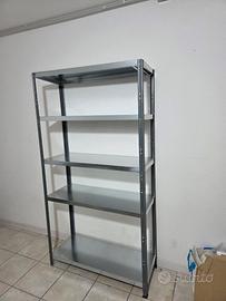 scaffale in metallo