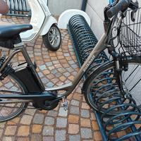 Bicicletta elettrica da città 