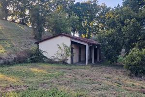 Stalla di 120 mq divisa in 4 box indipendenti